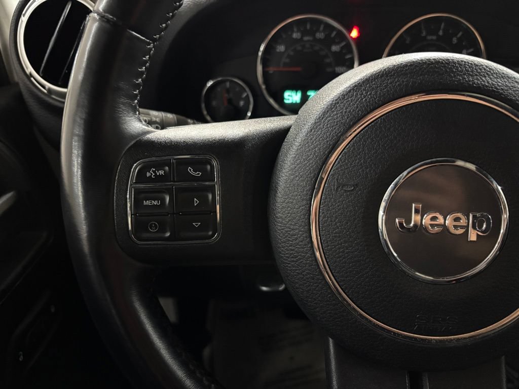 Used 2017 Jeep Wrangler Unlimited Sahara w/ Connectivity Group AWD/4WD image 16