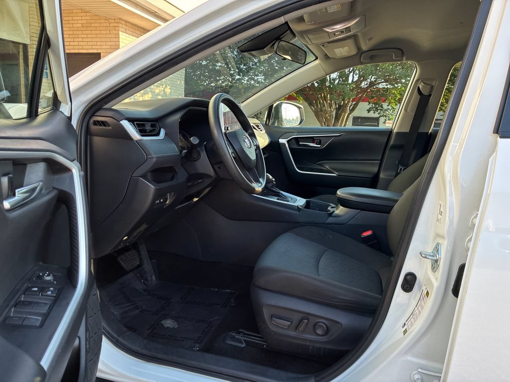 Used 2024 Toyota RAV4 XLE AWD/4WD image 10