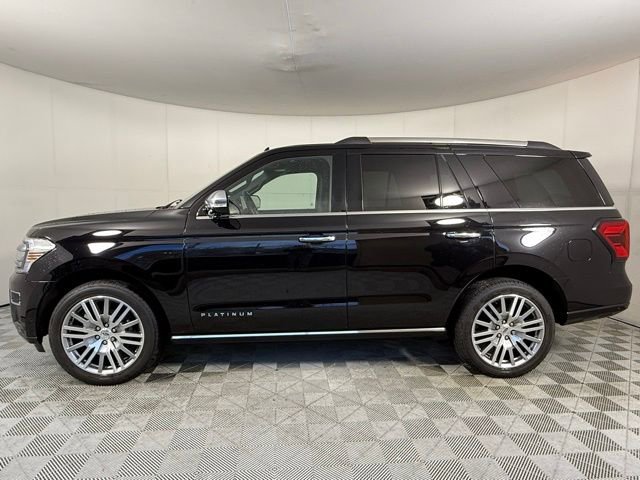 Used 2024 Ford Expedition Platinum image 3