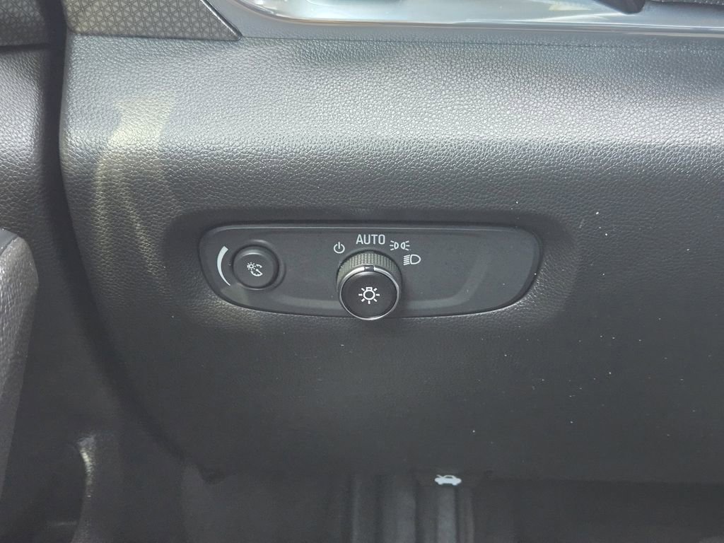 Used 2023 Chevrolet Traverse Premier w/ Redline Edition image 24