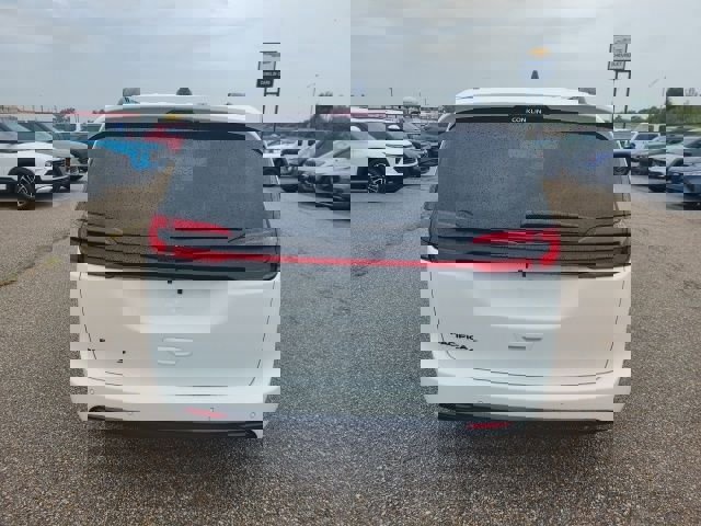 New 2026 Chrysler Pacifica Select w/ S Appearance Package image 24