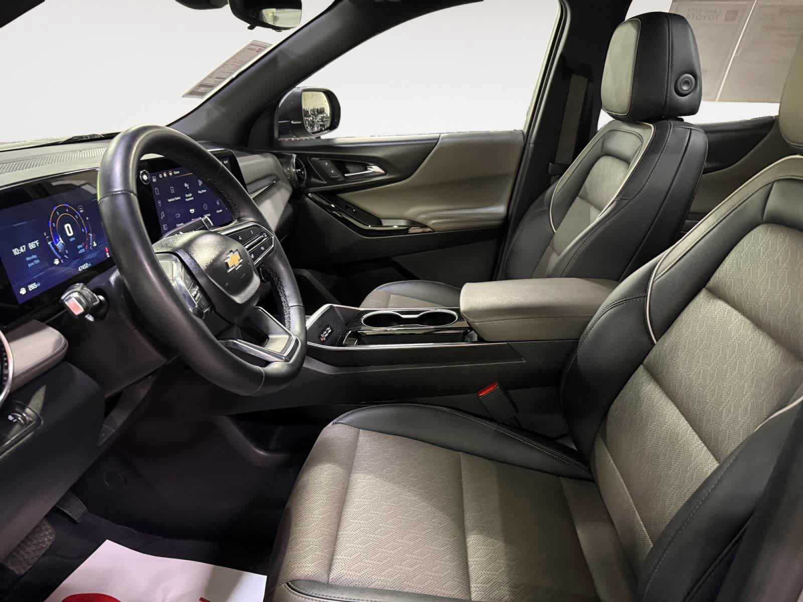 Used 2025 Chevrolet Equinox LT w/ Convenience Package II FWD image 15