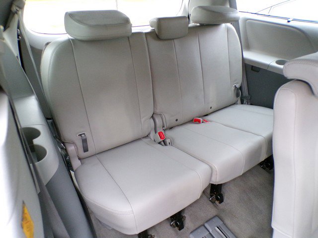 Used 2013 Toyota Sienna XLE FWD image 21
