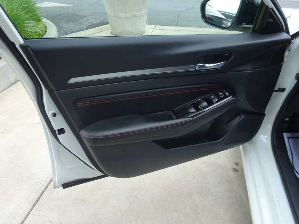 Used 2023 Nissan Altima 2.5 SR FWD image 24