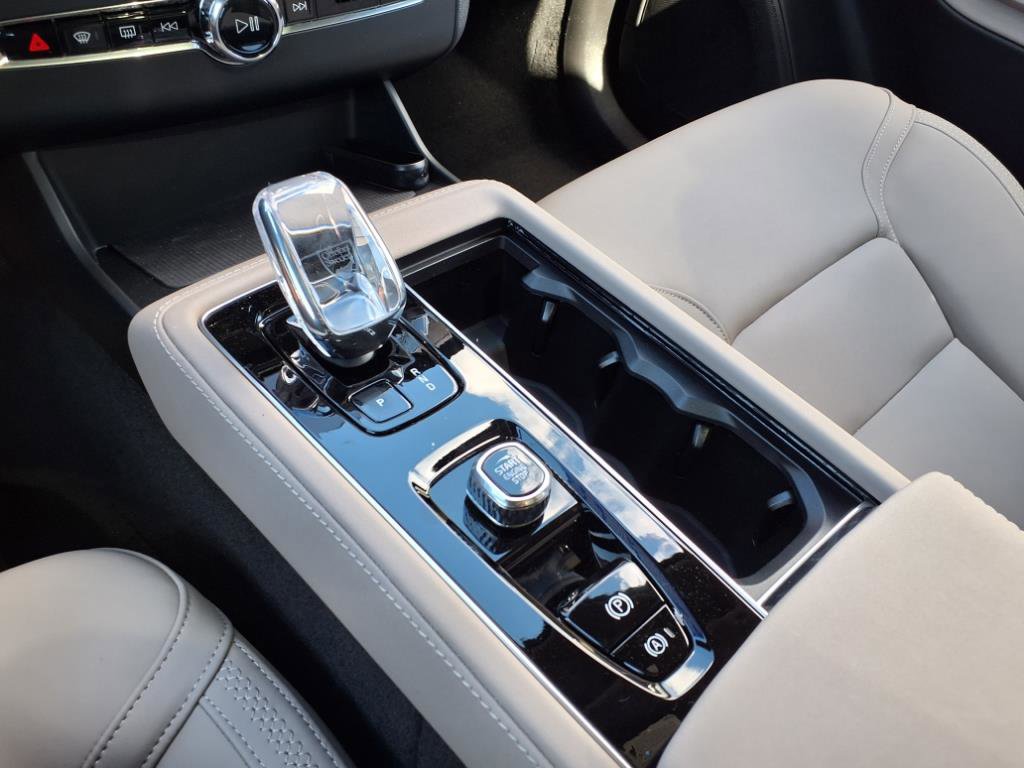 New 2026 Volvo XC90 B6 Plus w/ Protection Package Premier image 14