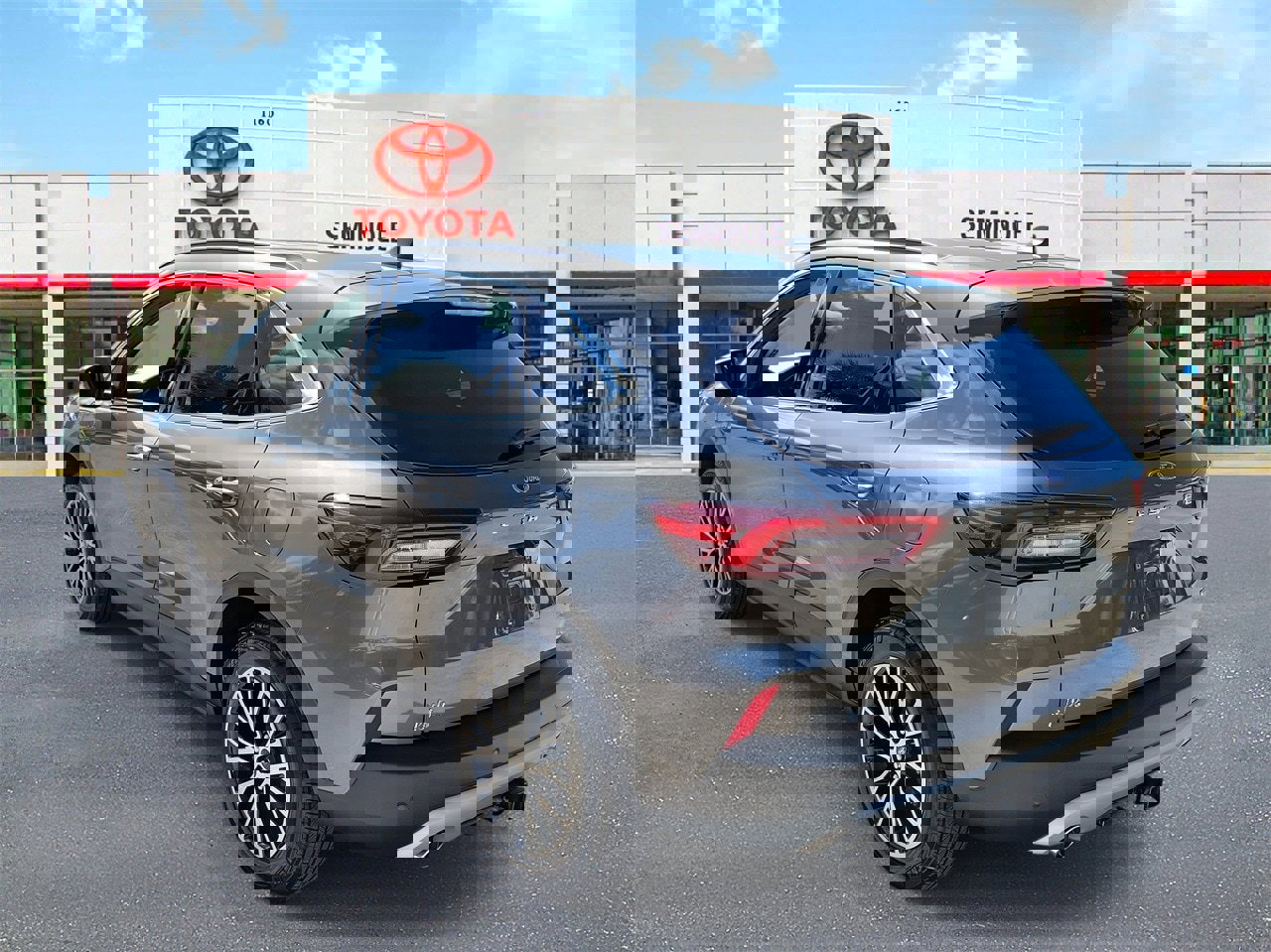 Used 2025 Ford Escape Base w/ Class II Trailer Tow Package image 4