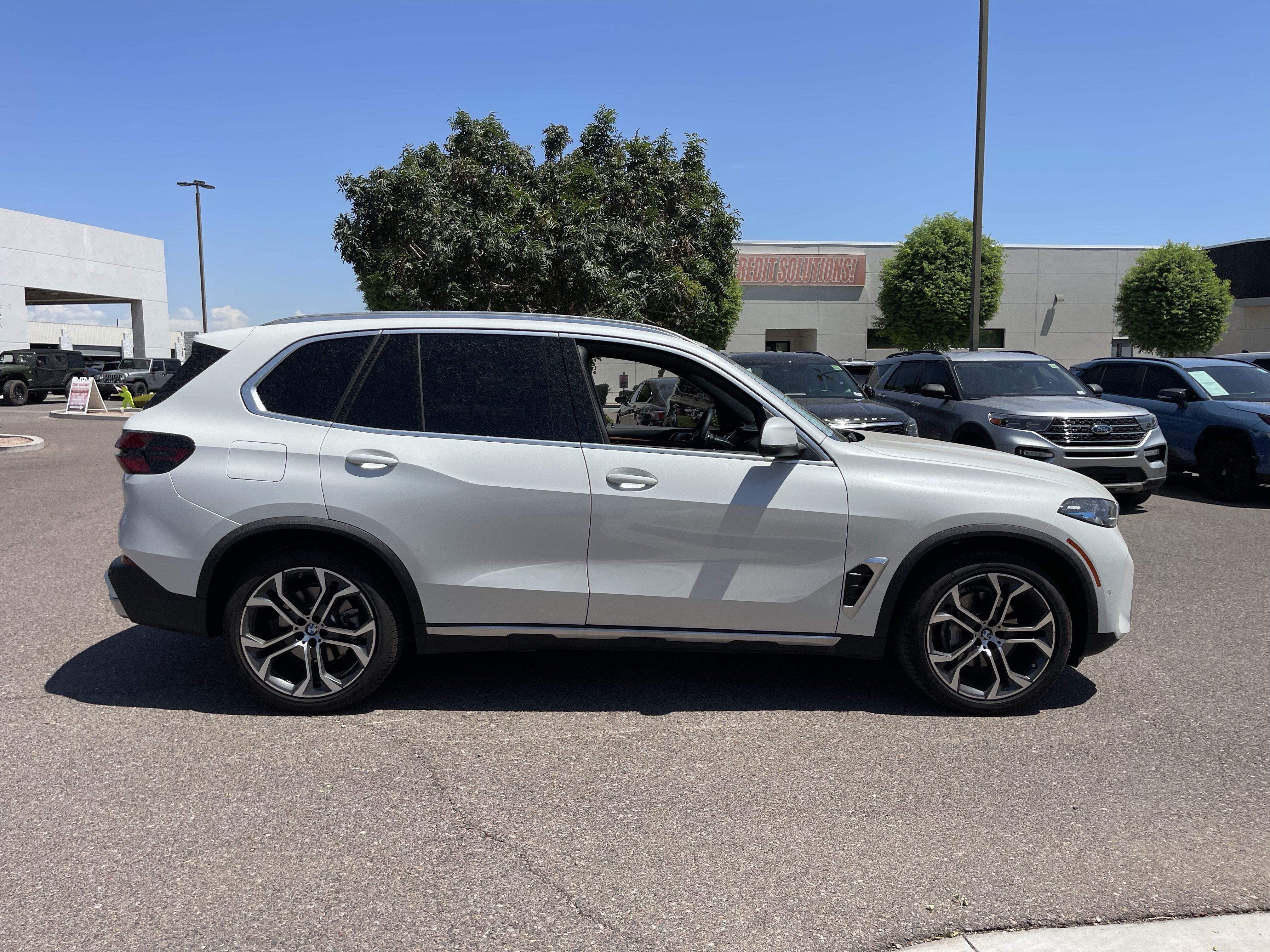 Used 2024 BMW X5 xDrive40i w/ Premium Package AWD/4WD image 6