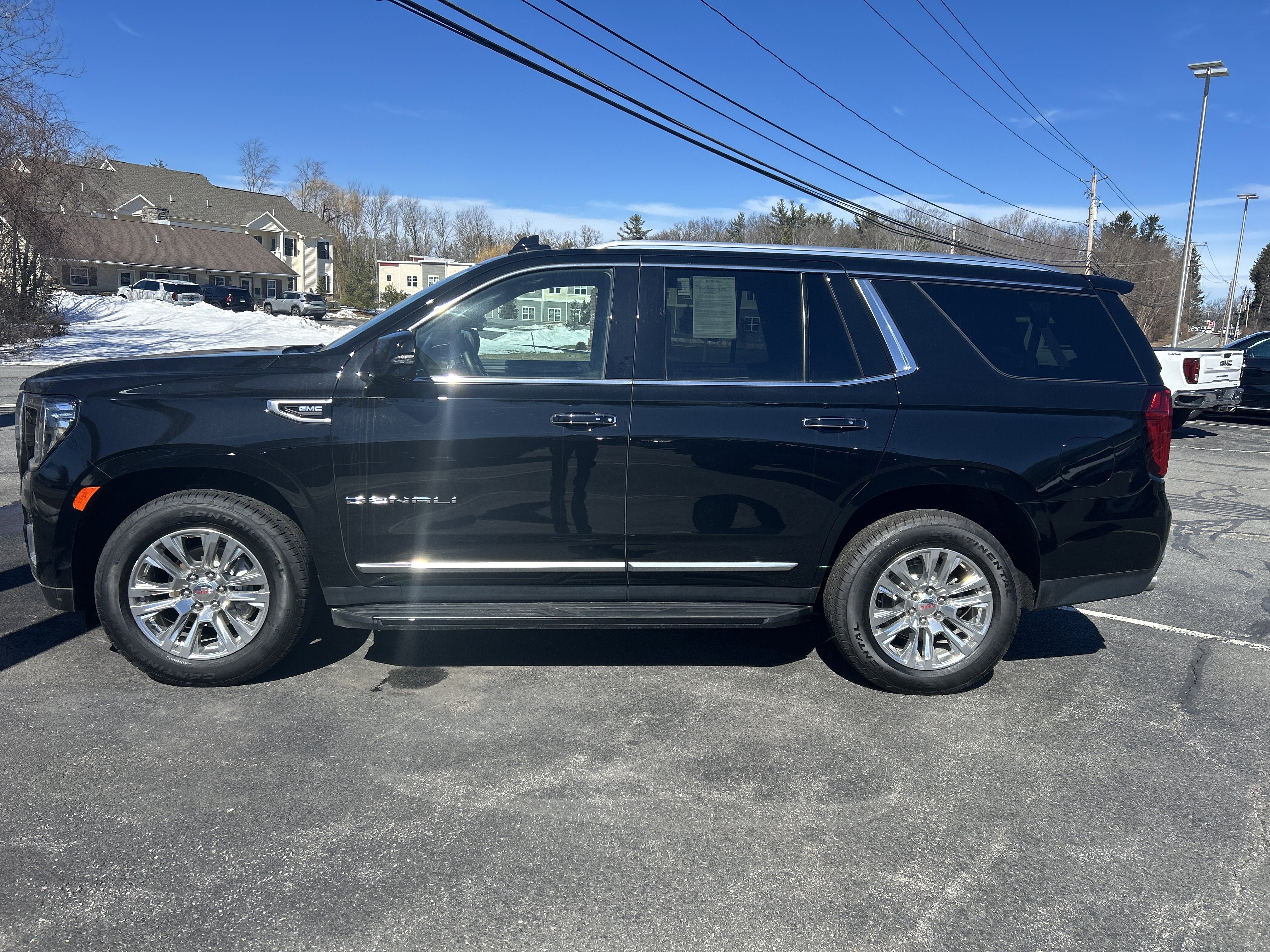 Used 2023 GMC Yukon Denali image 2