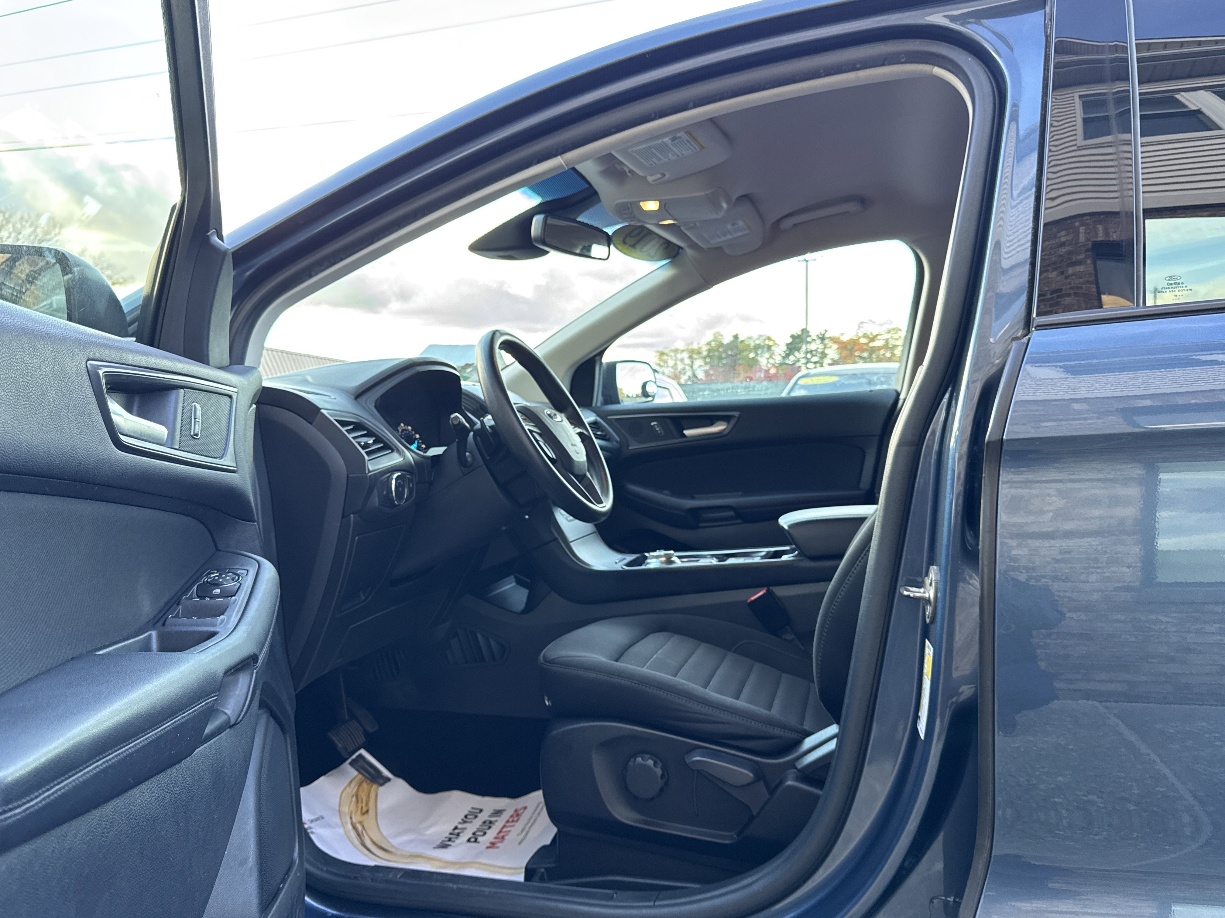 Used 2019 Ford Edge SE image 9