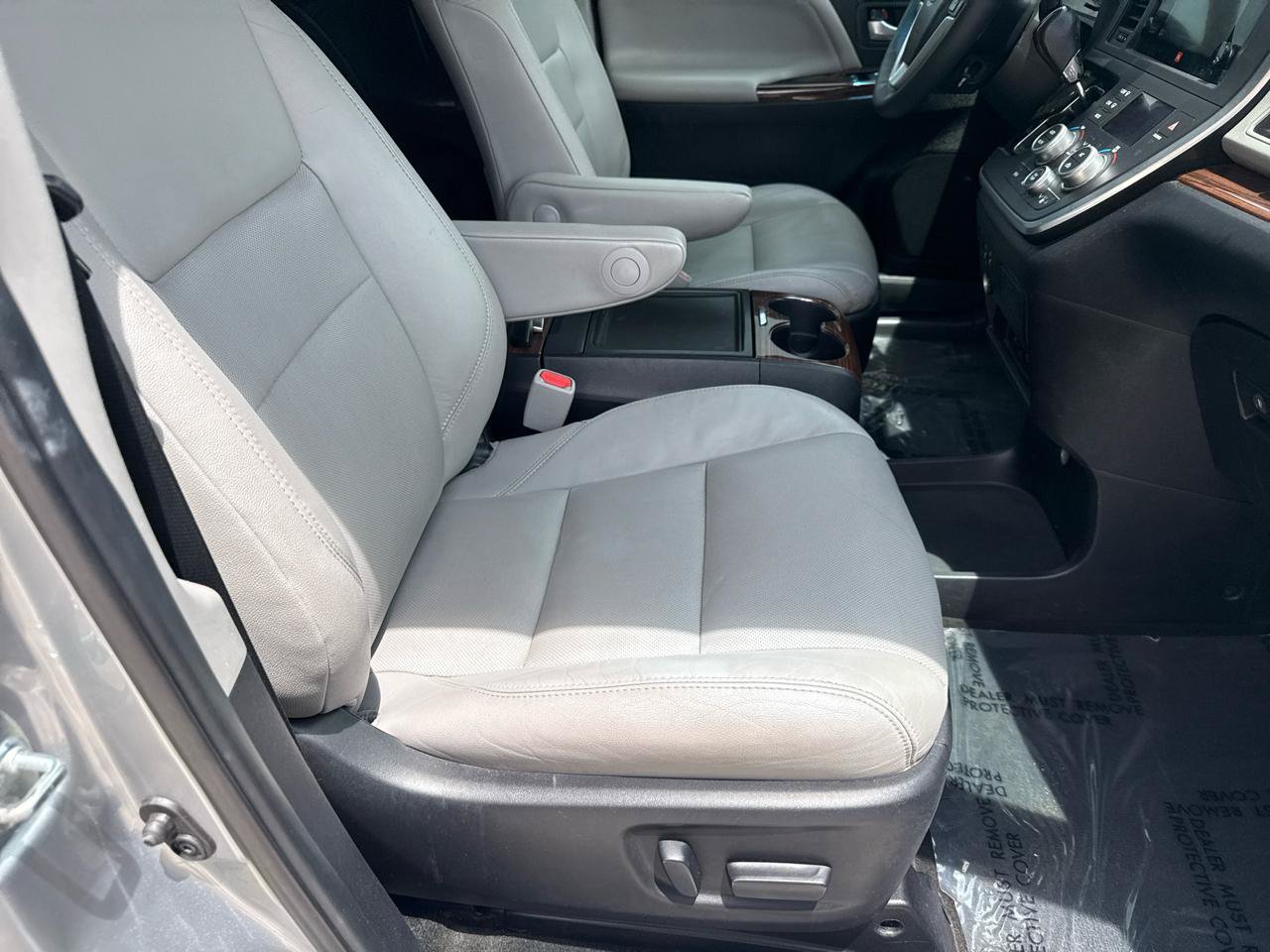 Used 2016 Toyota Sienna Limited Premium FWD image 51