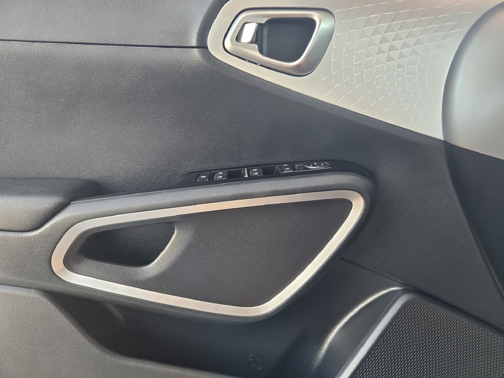 Certified 2022 Kia Soul LX w/ Technology Package FWD image 25