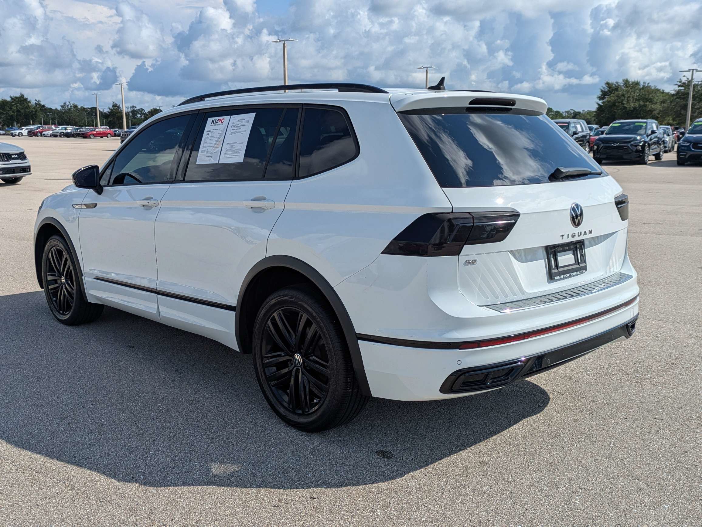 Used 2022 Volkswagen Tiguan SE R-Line FWD image 7