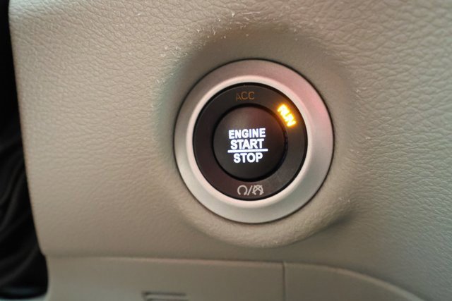 Used 2022 Chrysler Voyager LX image 19