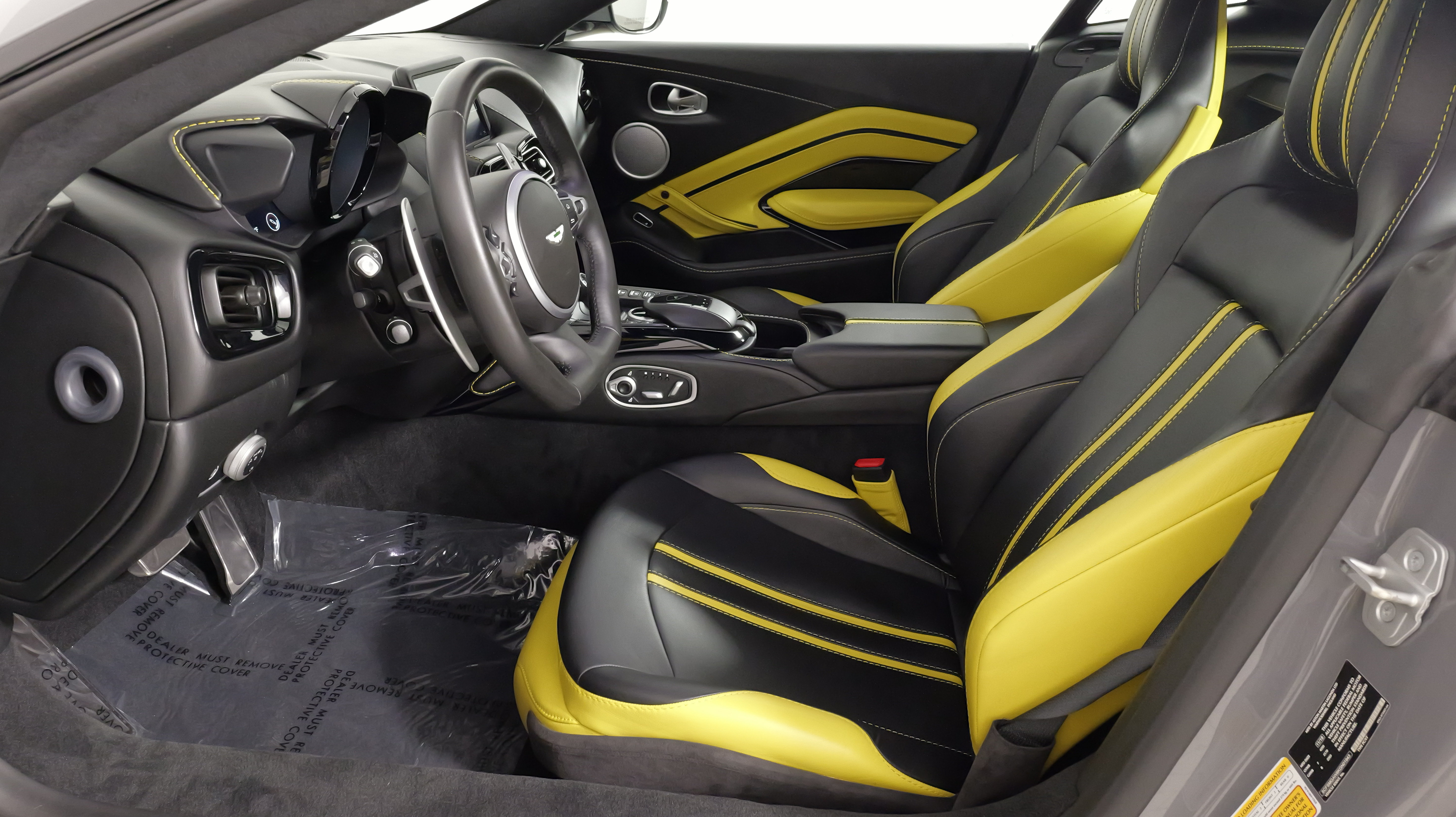 Used 2019 Aston Martin V8 Vantage Coupe RWD image 38