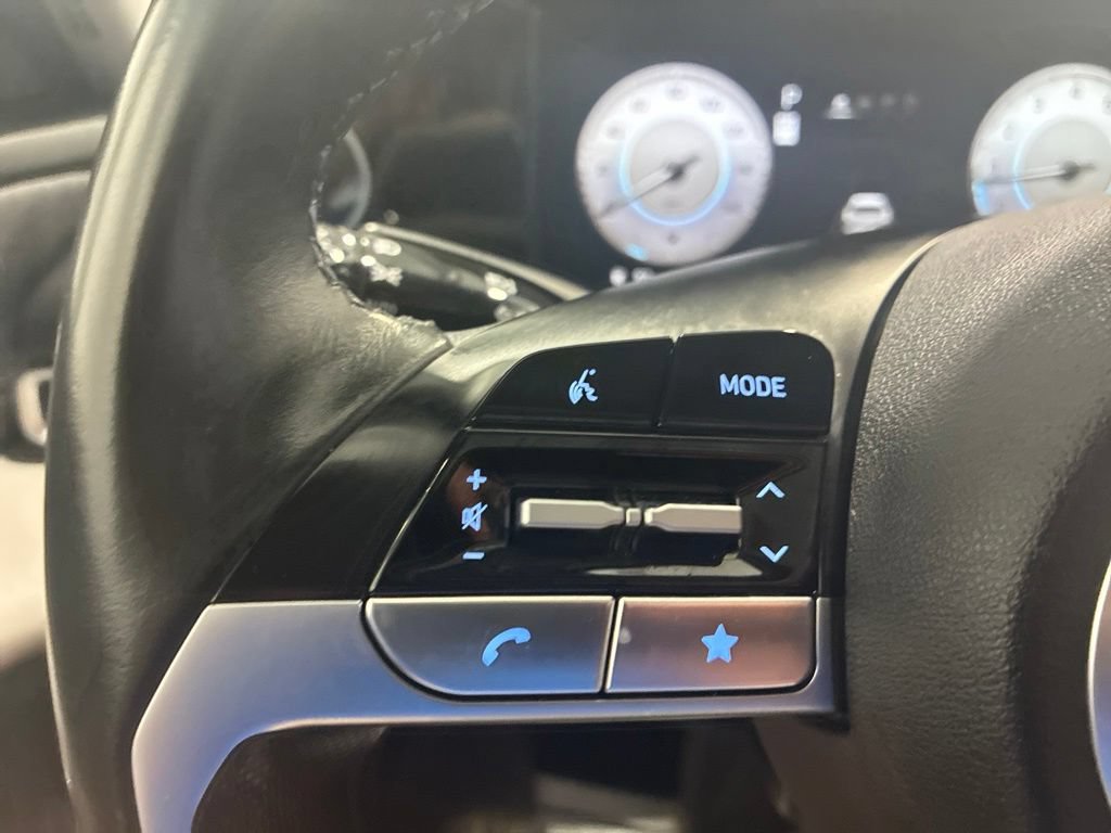 Used 2025 Hyundai Elantra Limited FWD image 17