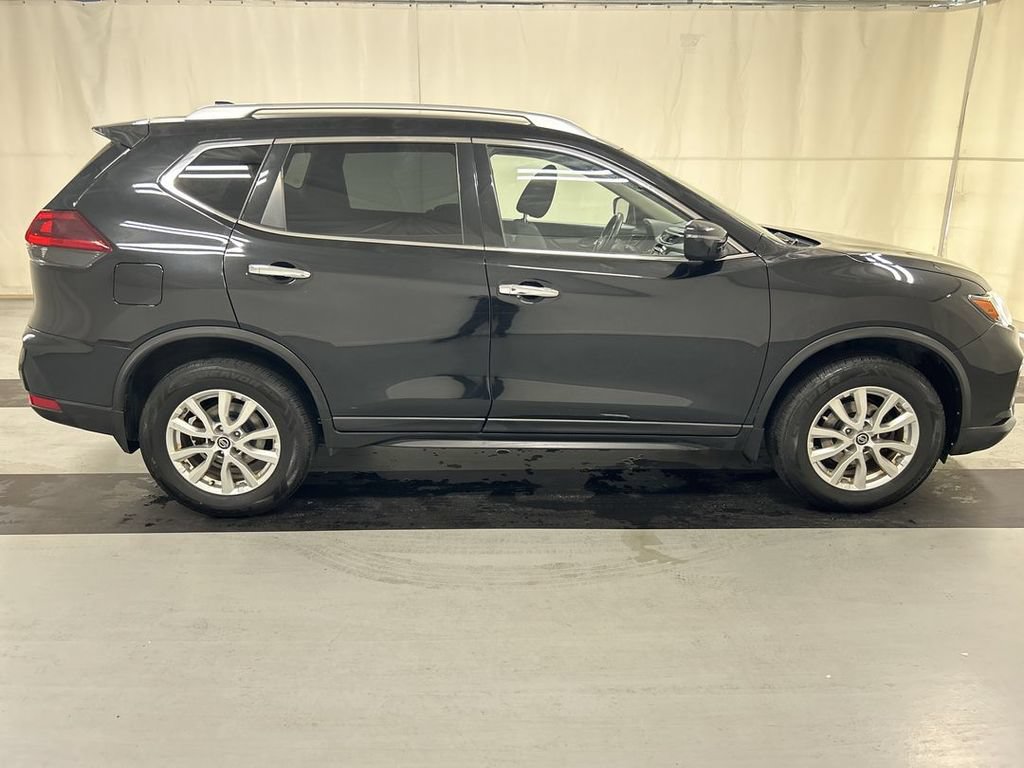 Used 2019 Nissan Rogue SV AWD/4WD image 2