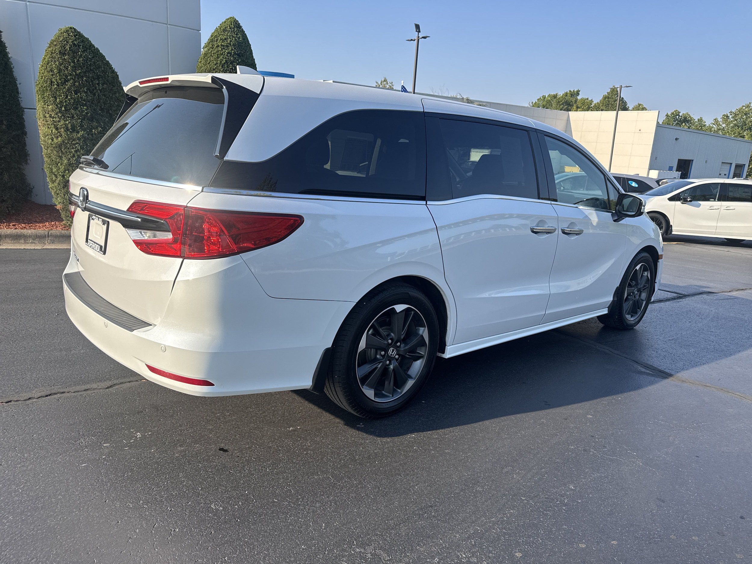 Used 2023 Honda Odyssey Elite image 4