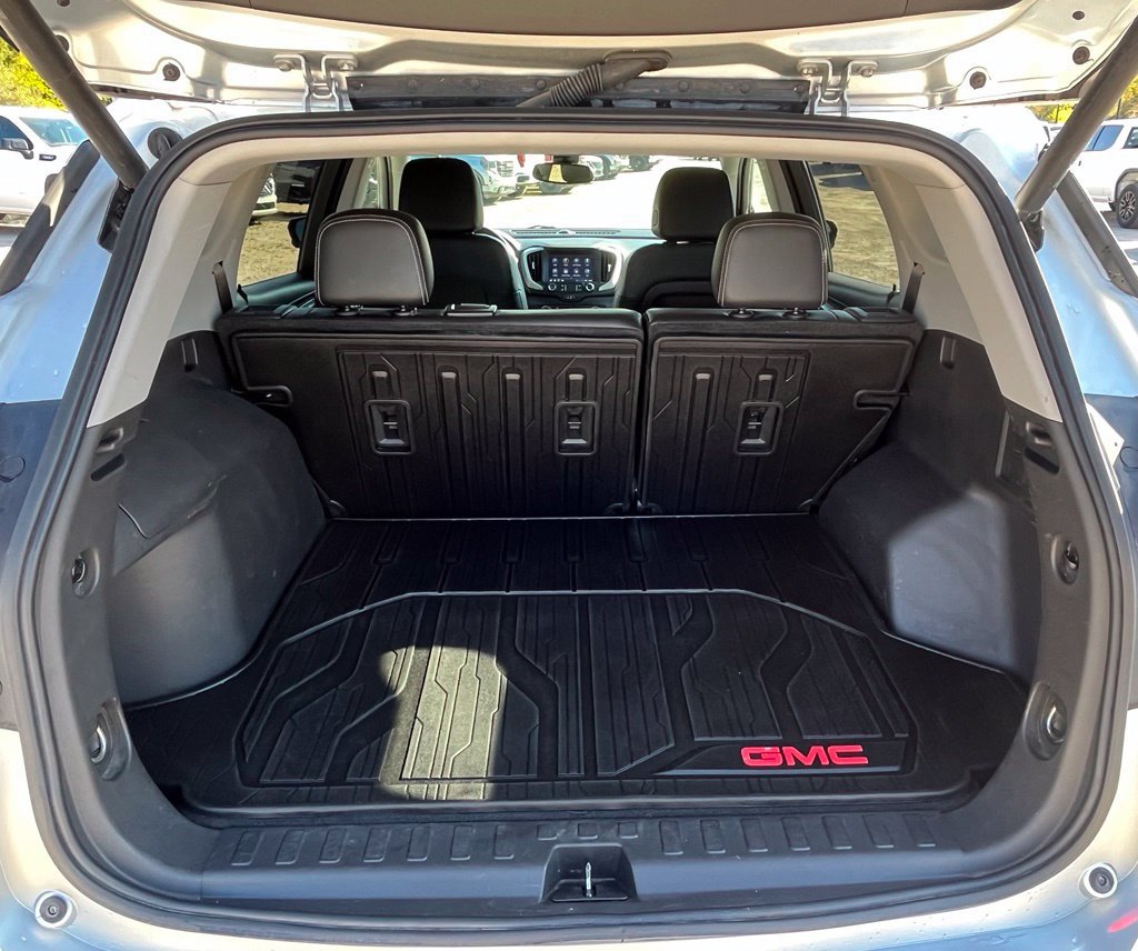 Used 2022 GMC Terrain SLT w/ LPO, Floor Liner Package AWD/4WD image 10