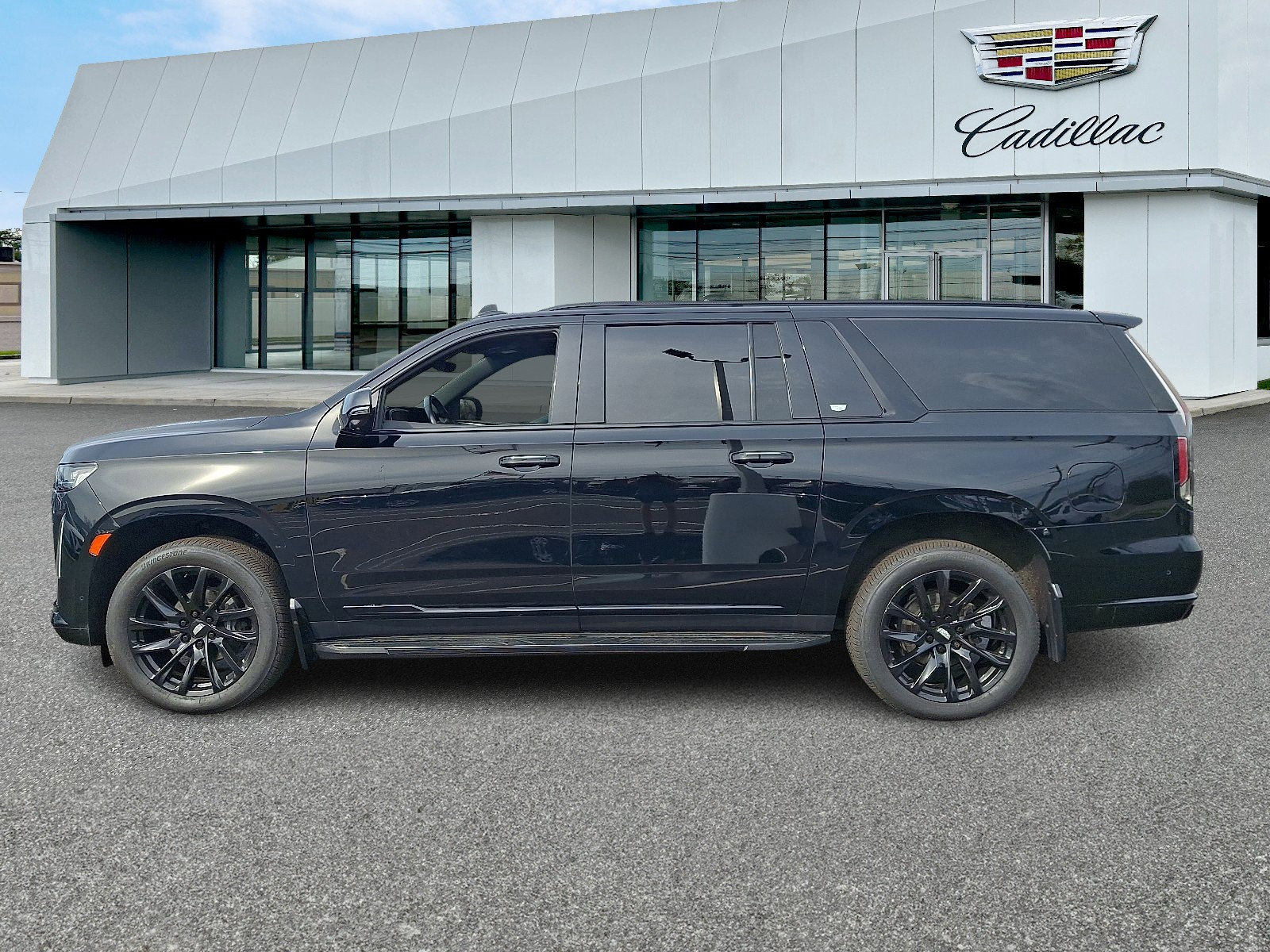 Certified 2022 Cadillac Escalade ESV Sport w/ LPO, ONYX Package AWD/4WD image 2