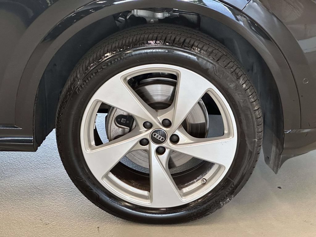 Used 2025 Audi Q5 Premium Plus w/ Premium Plus AWD/4WD image 8