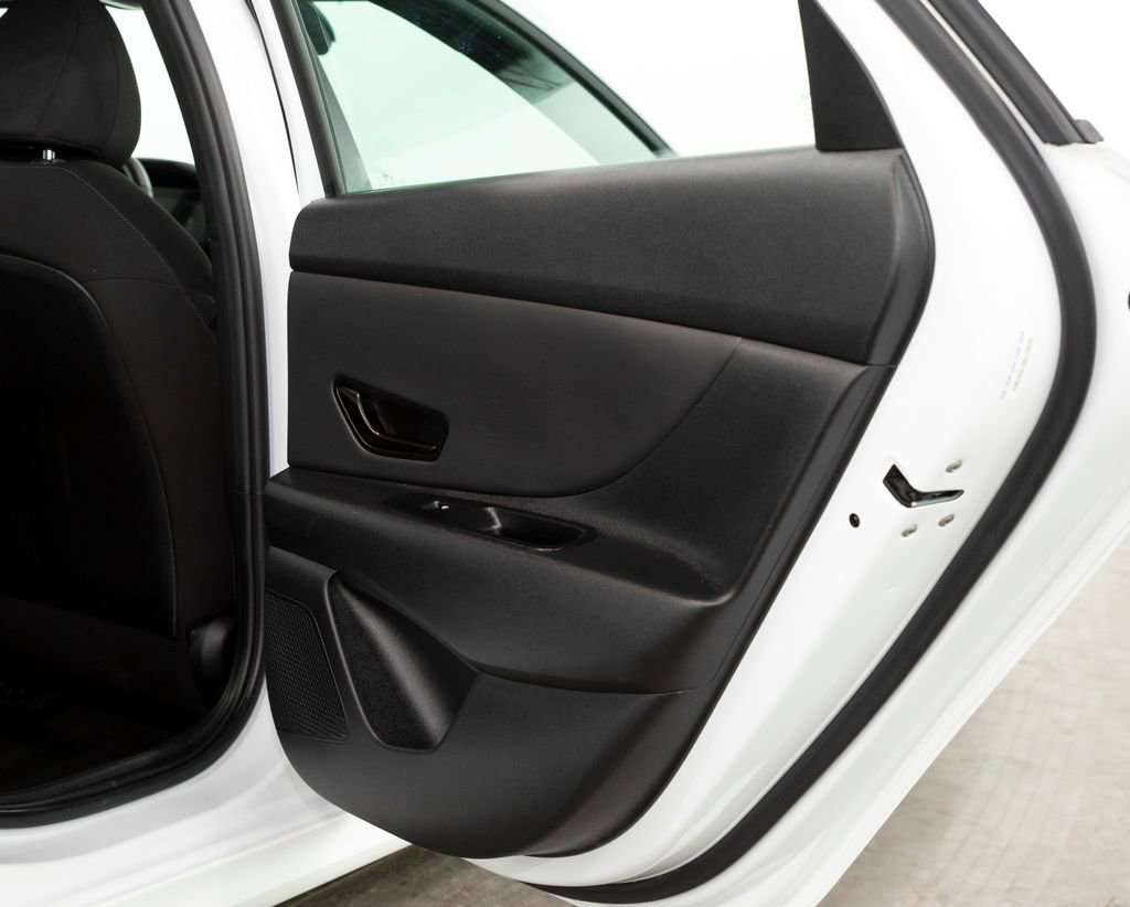 Used 2025 Hyundai Elantra SEL image 17