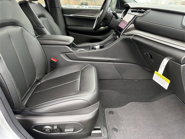 New 2025 Jeep Grand Cherokee L Limited image 12
