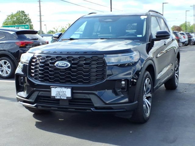 Used 2025 Ford Explorer ST-Line AWD/4WD image 2