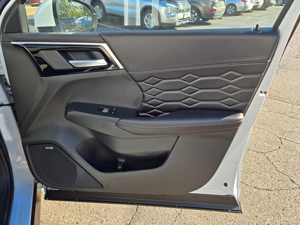 New 2025 Mitsubishi Outlander SEL image 7