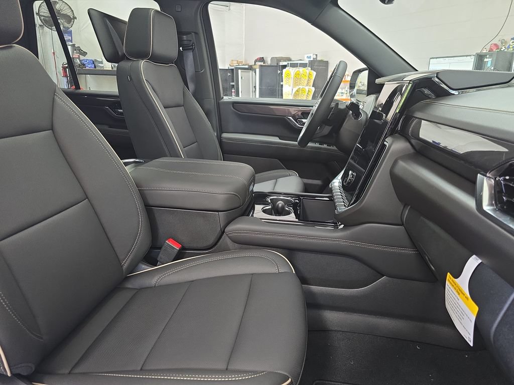 New 2026 GMC Yukon Elevation w/ Elevation Premium Package AWD/4WD image 10