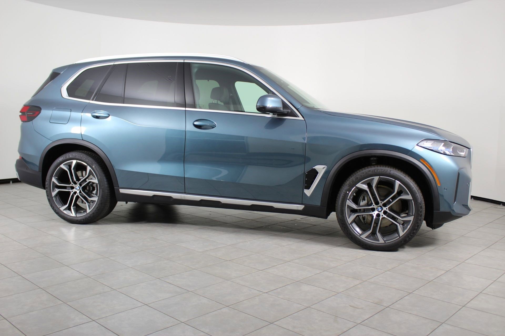 New 2026 BMW X5 xDrive40i w/ Climate Comfort Package AWD/4WD image 8