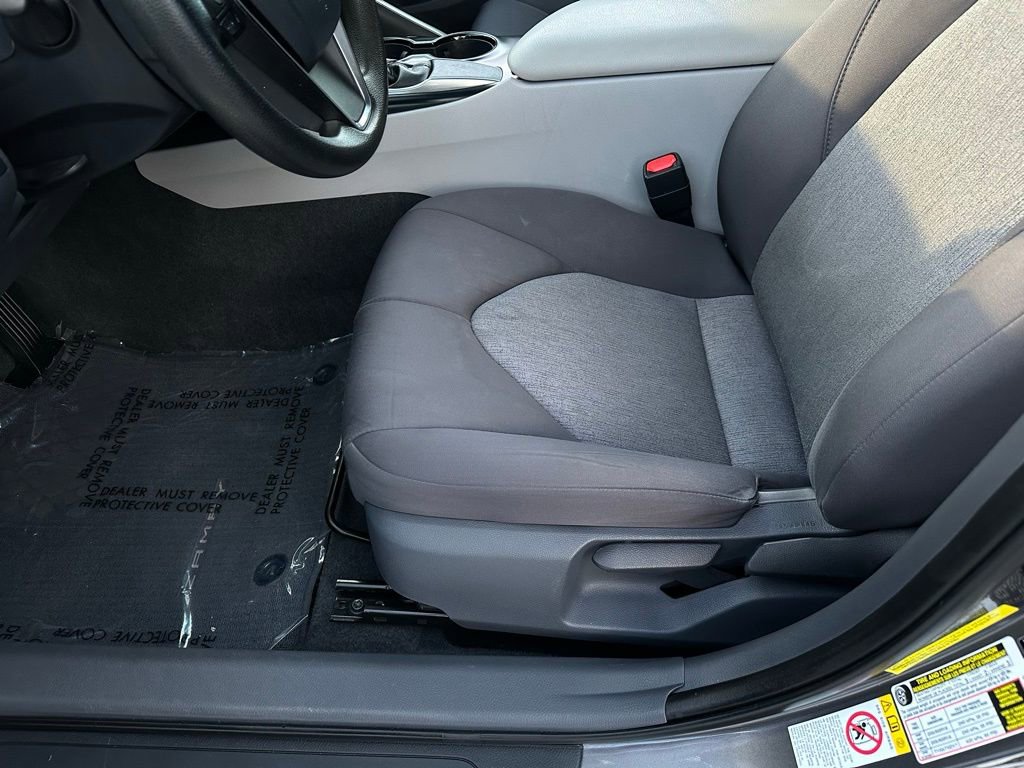 Used 2018 Toyota Camry L image 12