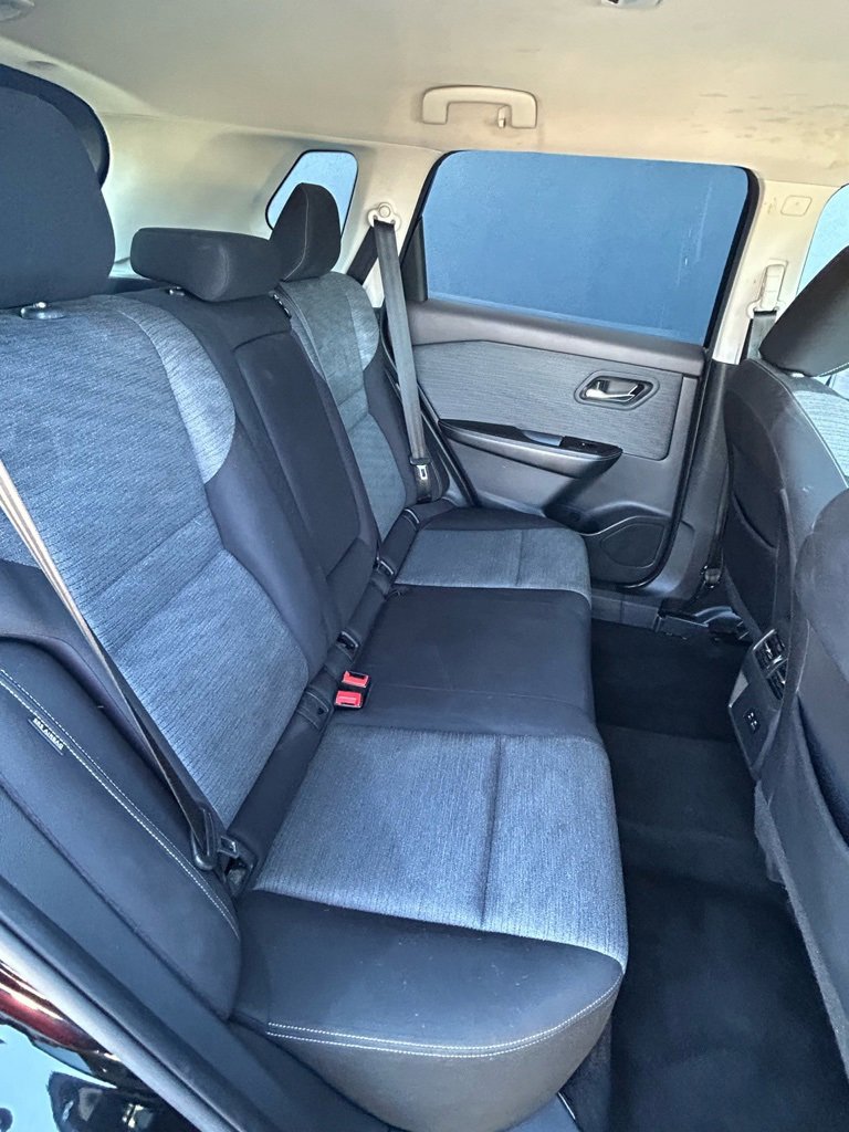 Used 2021 Nissan Rogue SV image 16