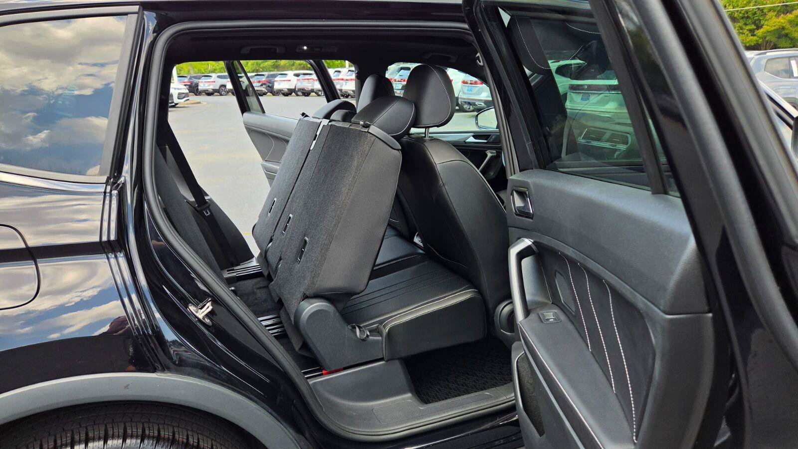 Used 2023 Volkswagen Tiguan SE R-Line FWD image 47