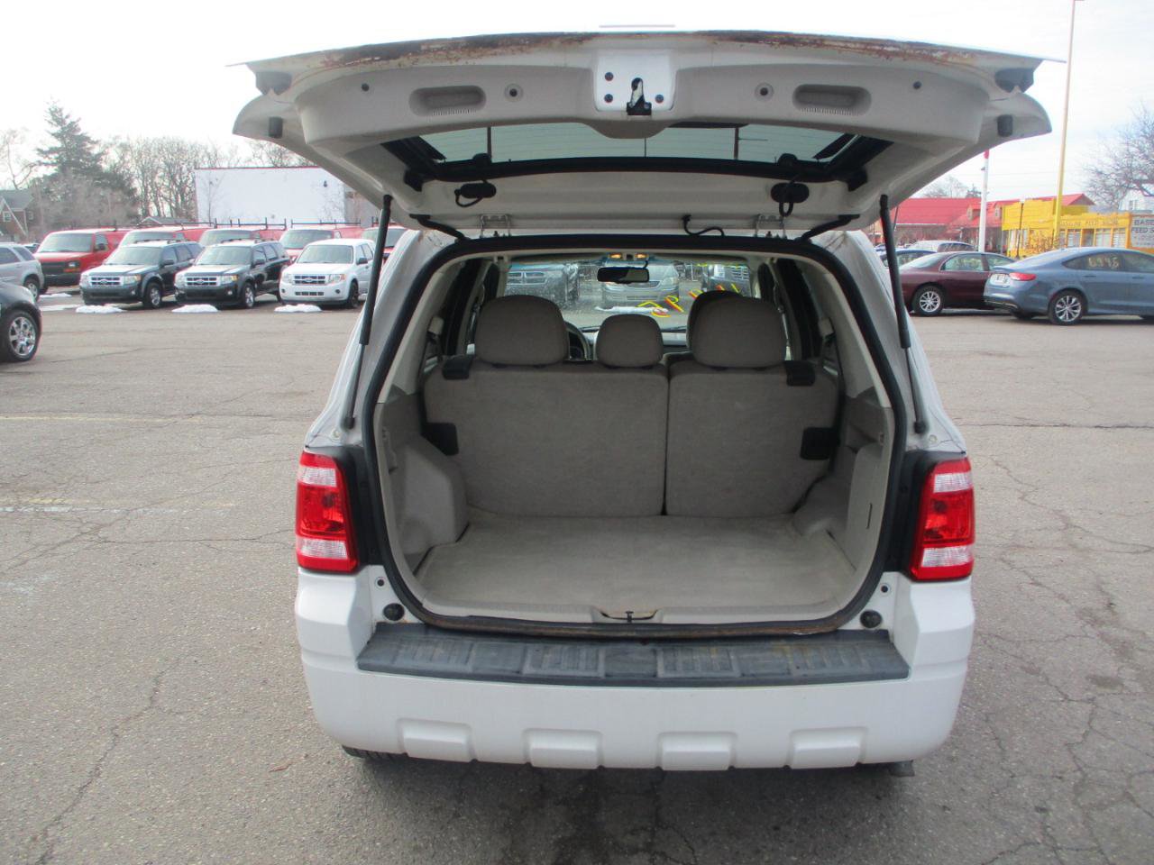 Used 2010 Ford Escape XLT image 6