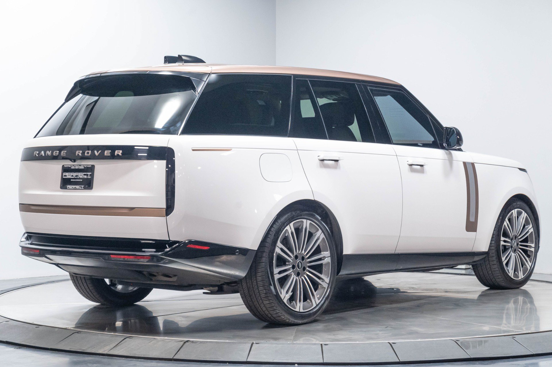Used 2023 Land Rover Range Rover SV AWD/4WD image 27