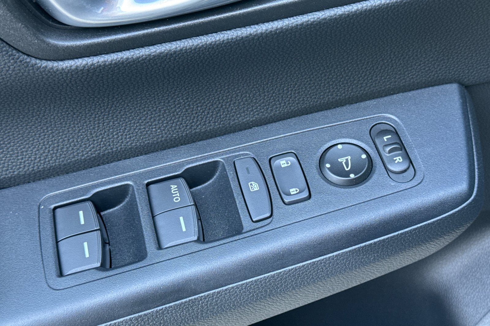 Used 2025 Honda CR-V LX image 11