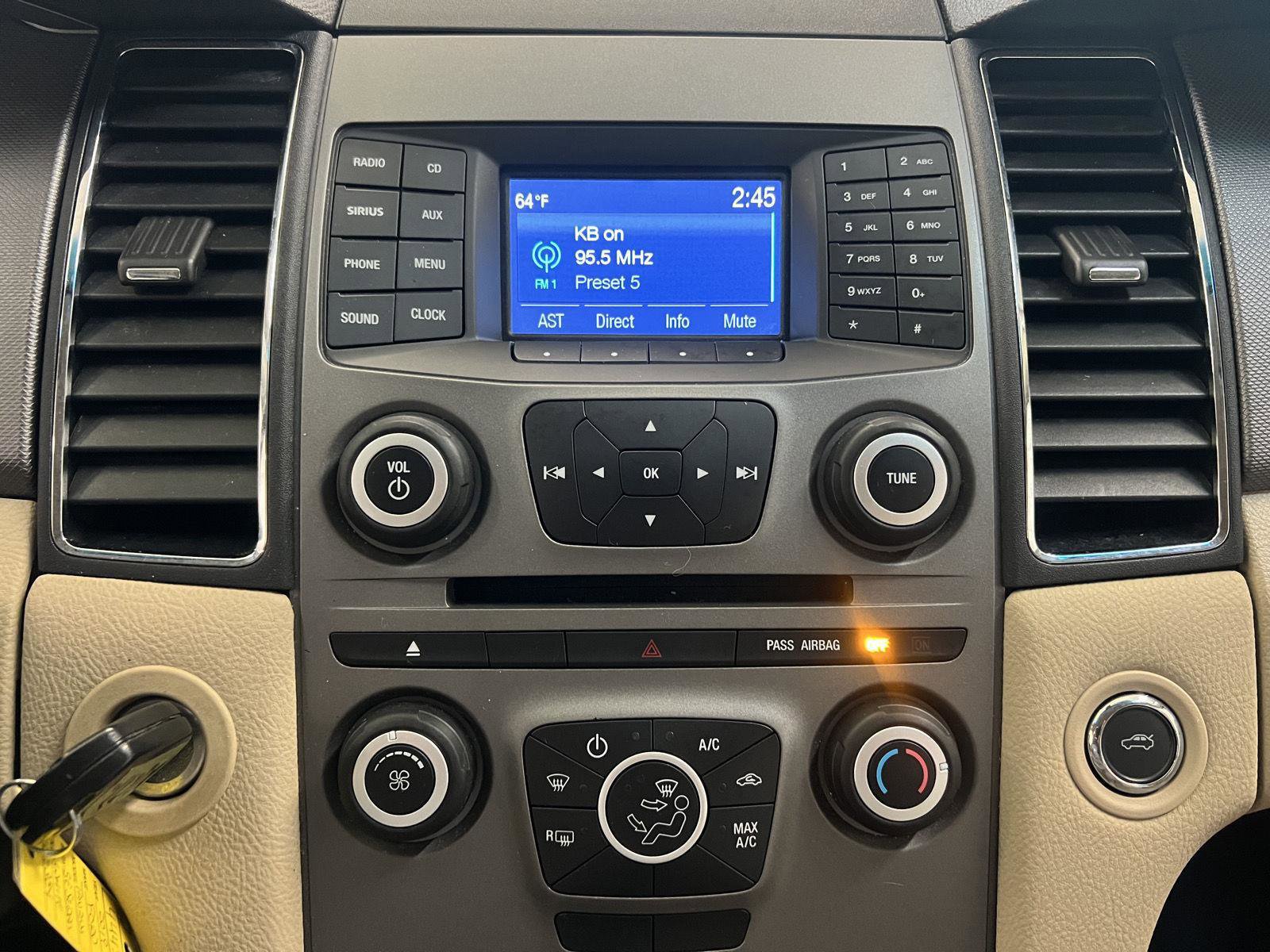 Used 2019 Ford Taurus SE image 19