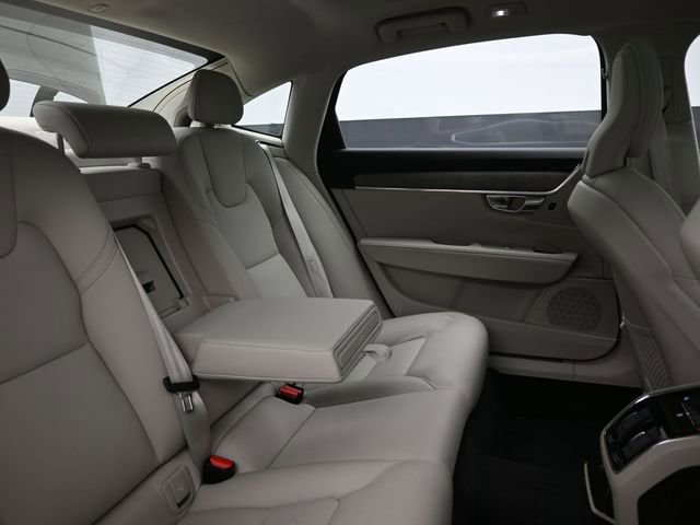 Used 2023 Volvo S90 B6 Plus image 32