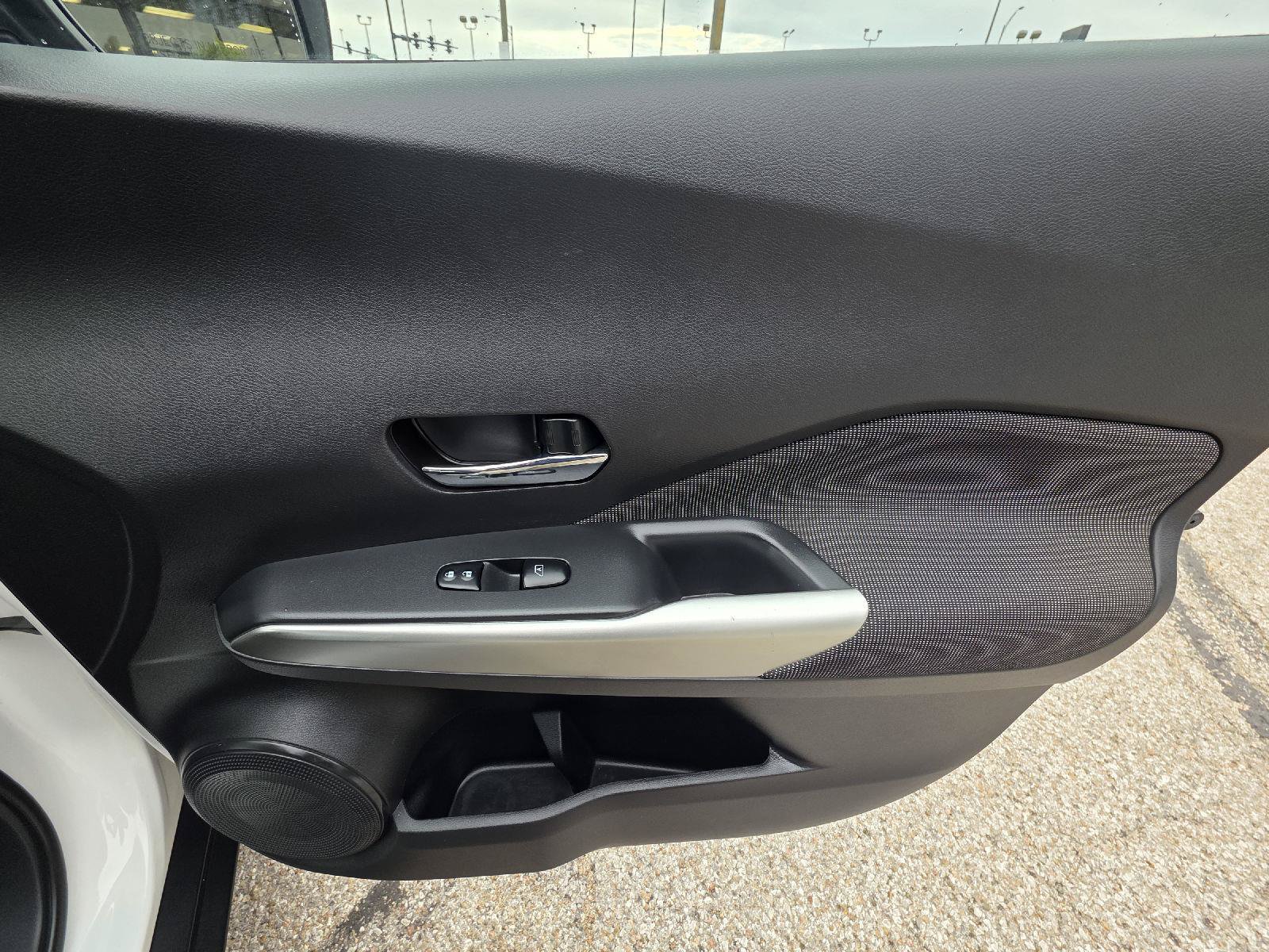 Used 2018 Nissan Kicks SV FWD image 25
