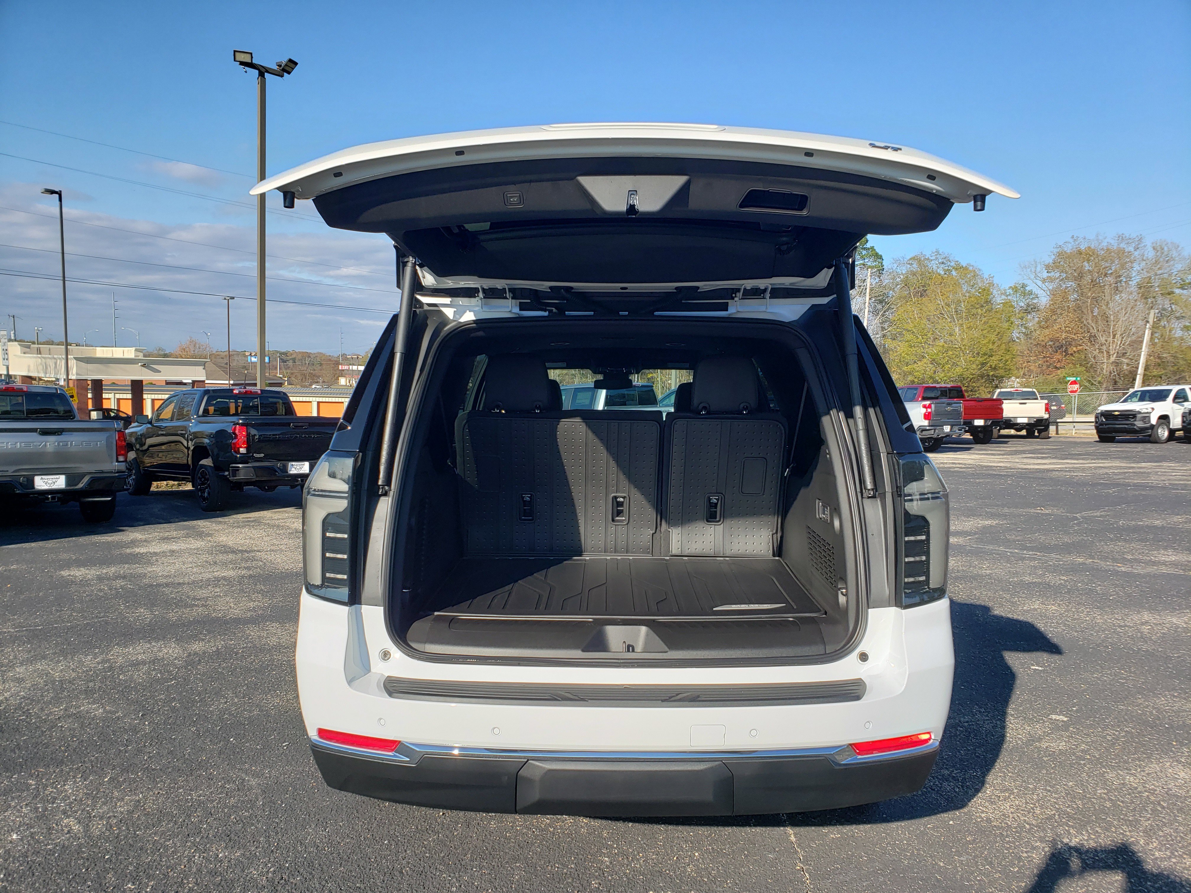 New 2026 Chevrolet Suburban LT w/ Comfort Package image 9