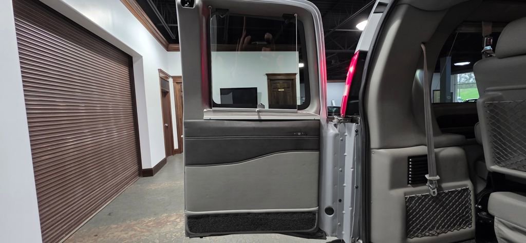 Used 2019 GMC Savana 2500 Extended w/ Enhanced Convenience Package image 28