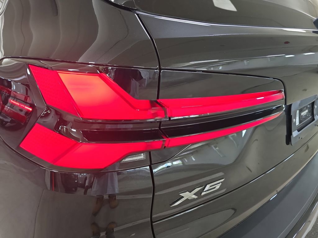 Used 2024 BMW X5 sDrive40i w/ Premium Package image 30