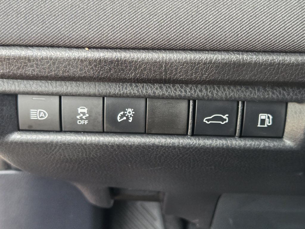 Used 2025 Toyota Camry LE FWD image 25