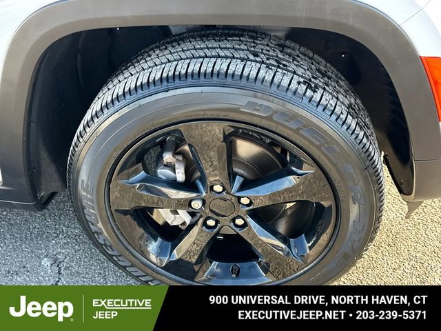 Used 2023 Jeep Grand Cherokee Altitude AWD/4WD image 7