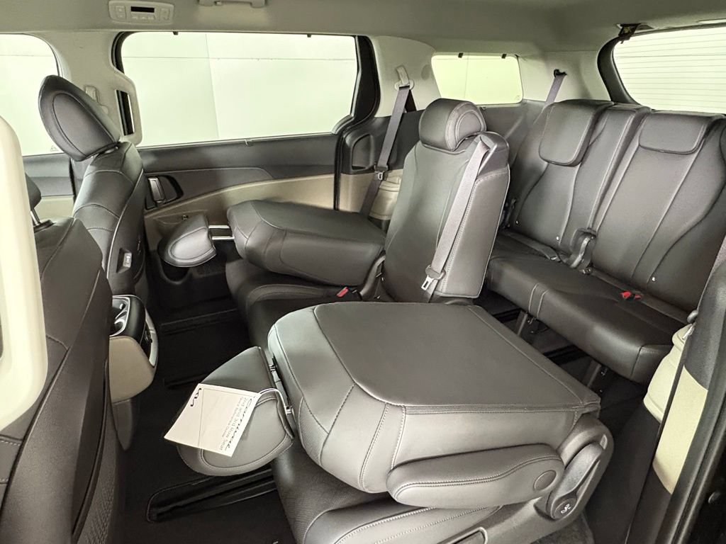 New 2026 Kia Carnival EX FWD image 21