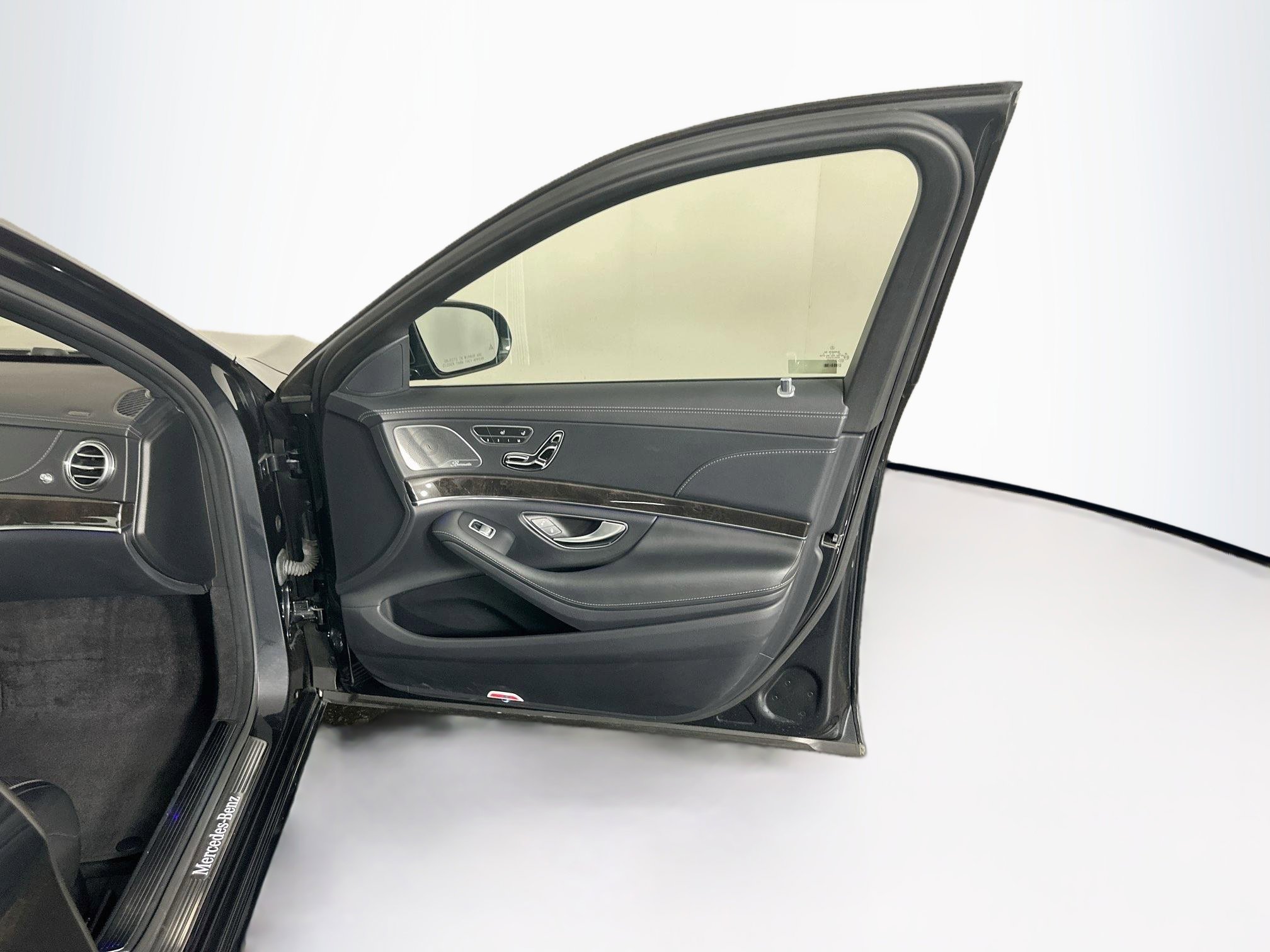 Used 2016 Mercedes-Benz S 550 4MATIC Sedan image 32