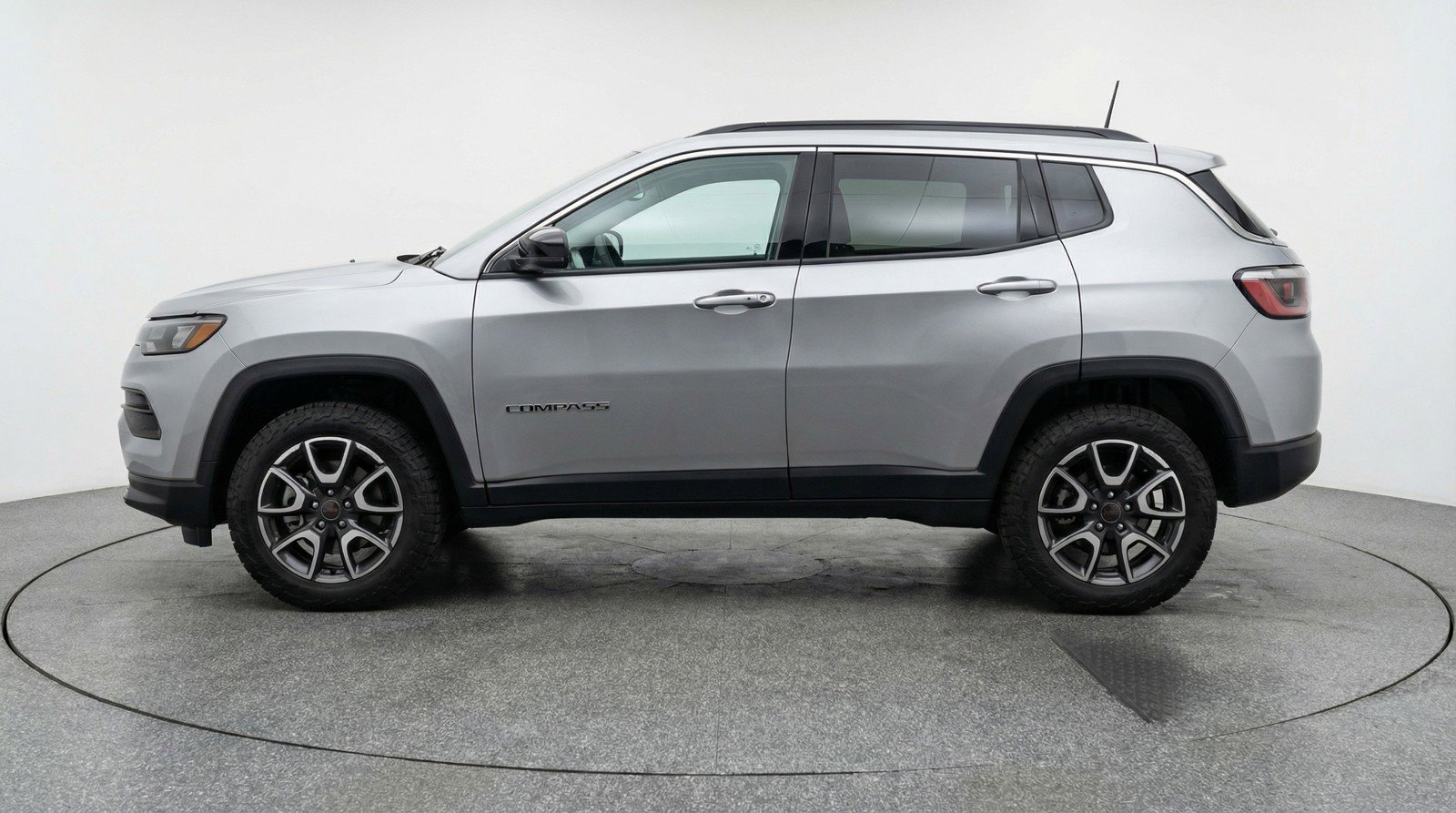 Used 2025 Jeep Compass Trailhawk image 5