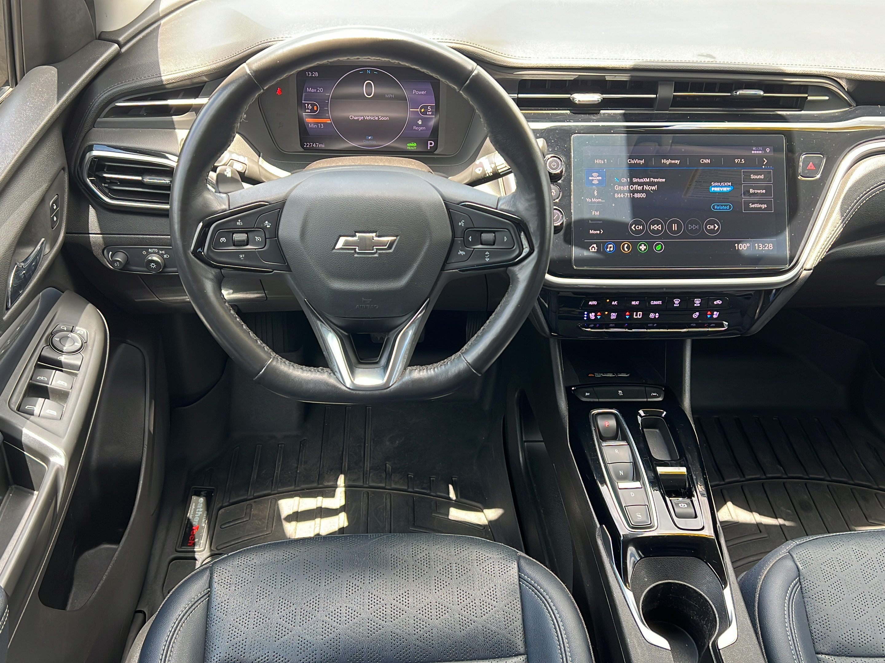 Used 2022 Chevrolet Bolt EUV LT w/ Convenience Package FWD image 12