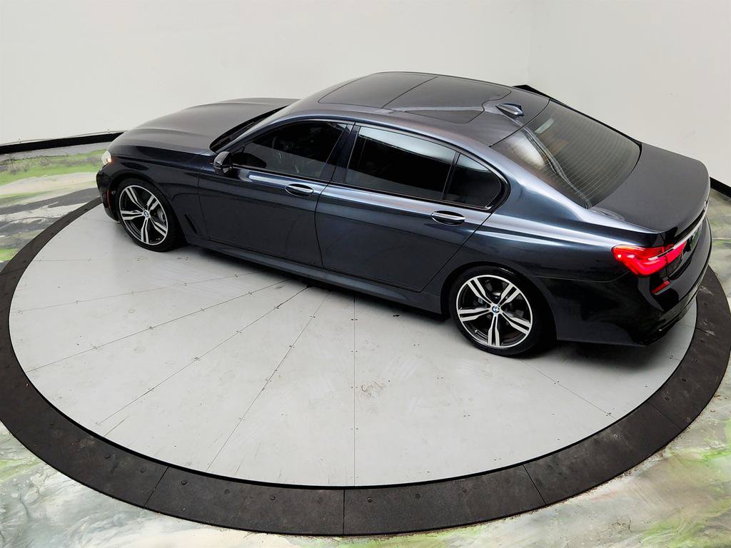Used 2018 BMW 750i RWD image 40