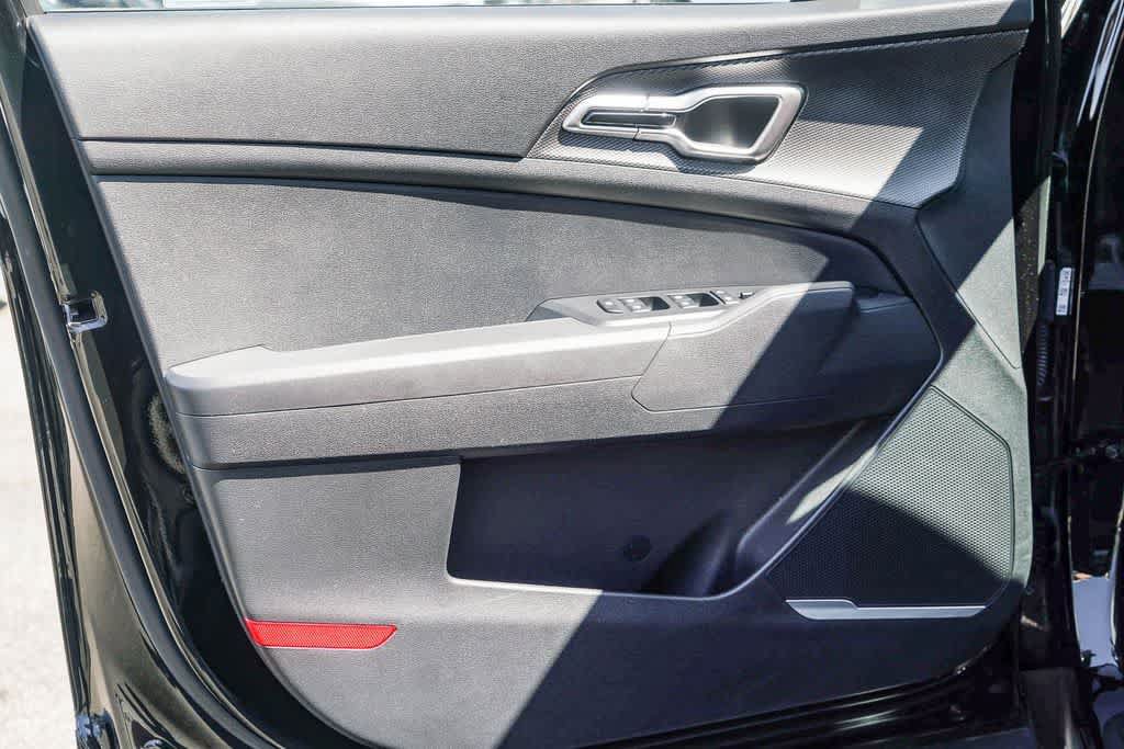 Certified 2025 Kia Sportage LX FWD image 19